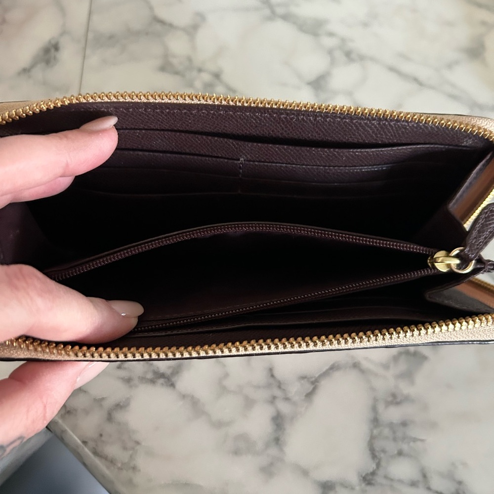 Coach Wallet - Picture 6 of 6